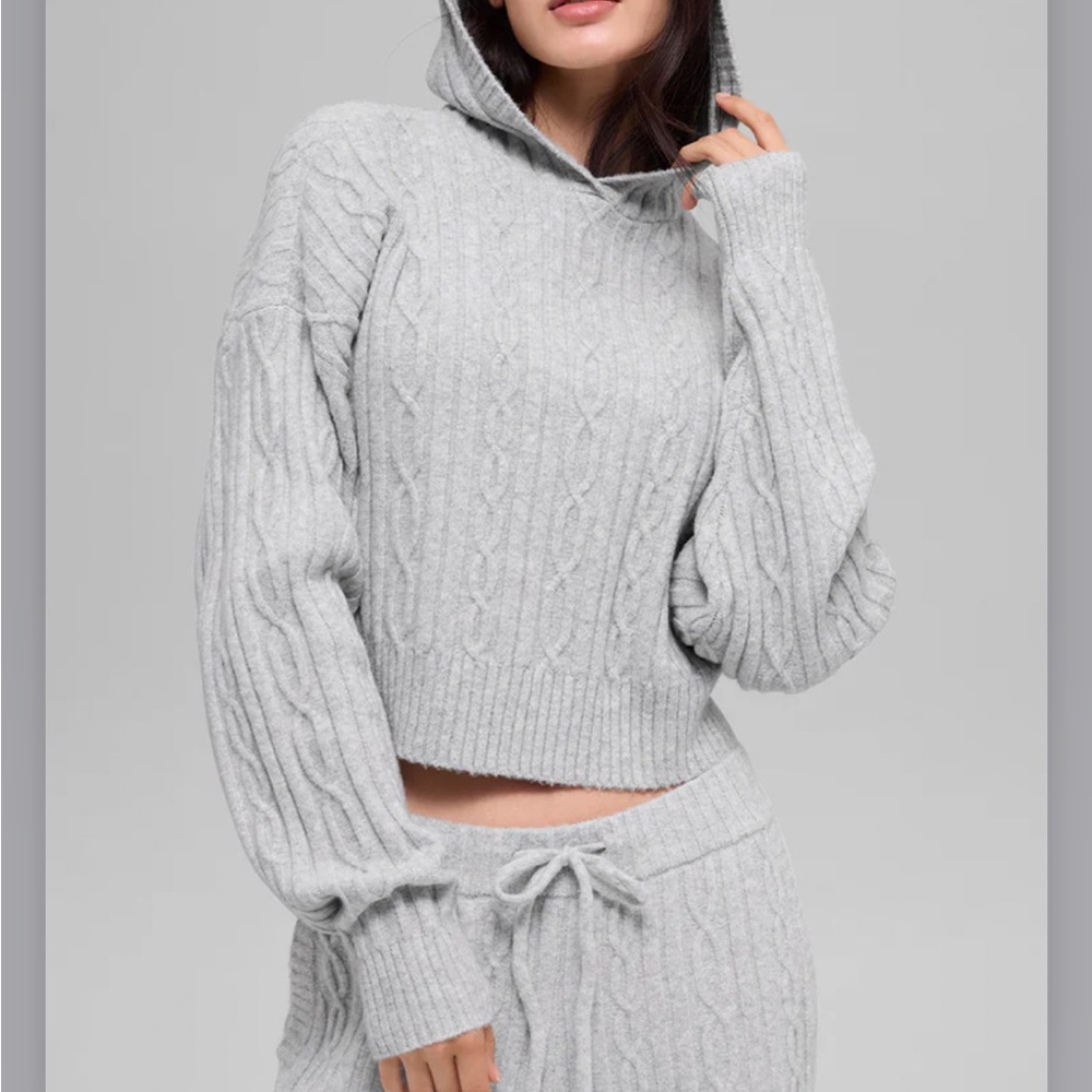 Alo Yoga Cable Knit Winter Bliss Cropped Hoodie Long Sleeve Gray sz  MEDIUM